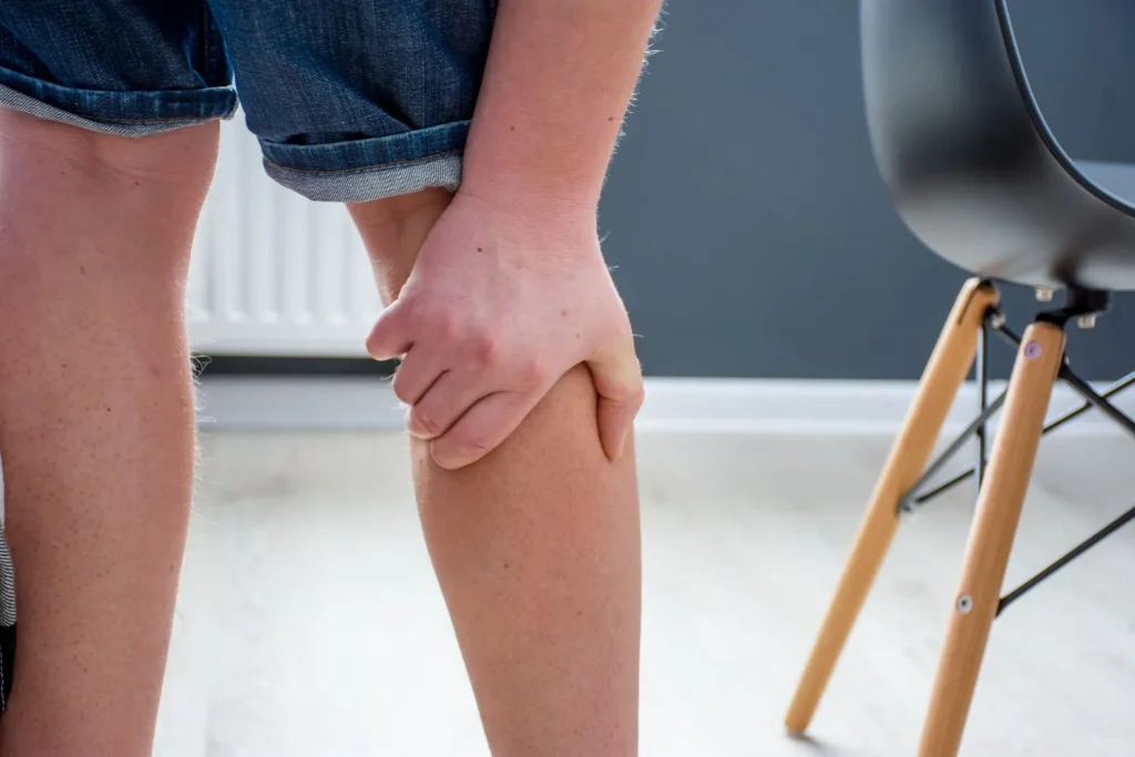 Dvt test squeeze calf for Diagnosis | How can I test my calf for DVT at home ? what is the squeeze test for dvt